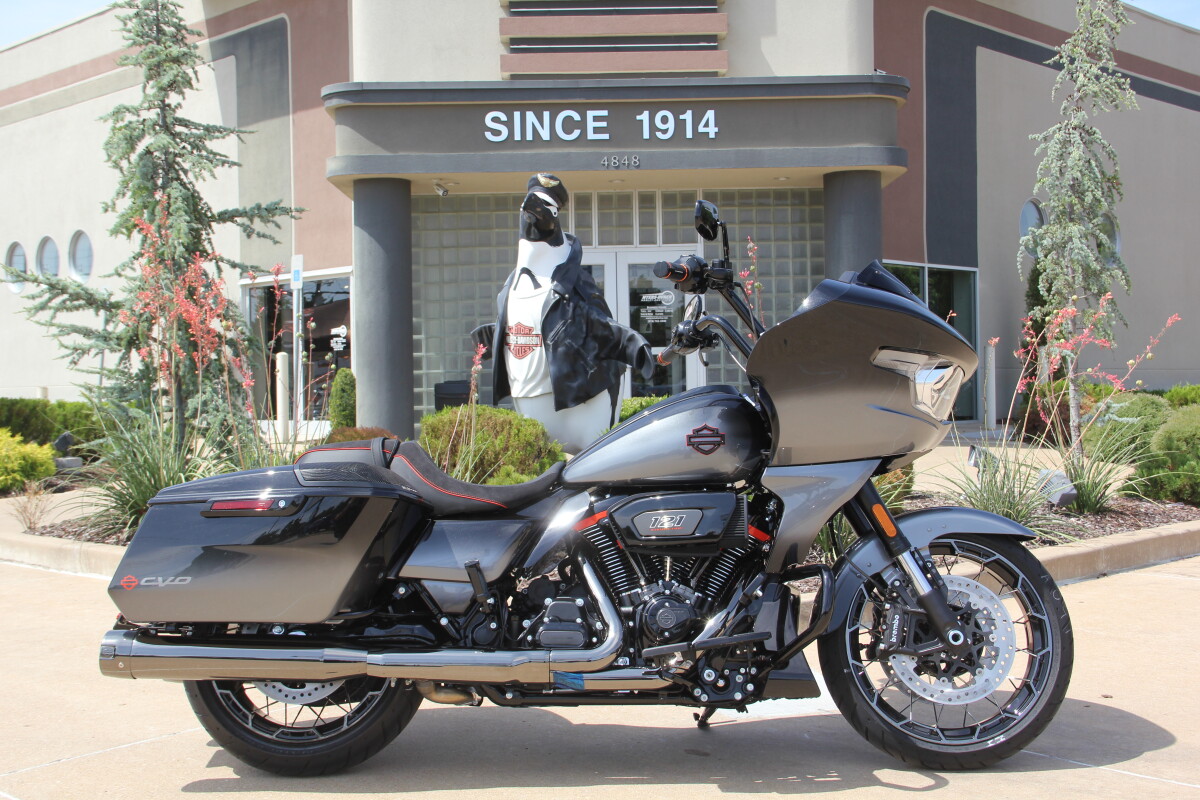 2025 Harley-Davidson CVO Road Glide Raven Fade - Photo 2