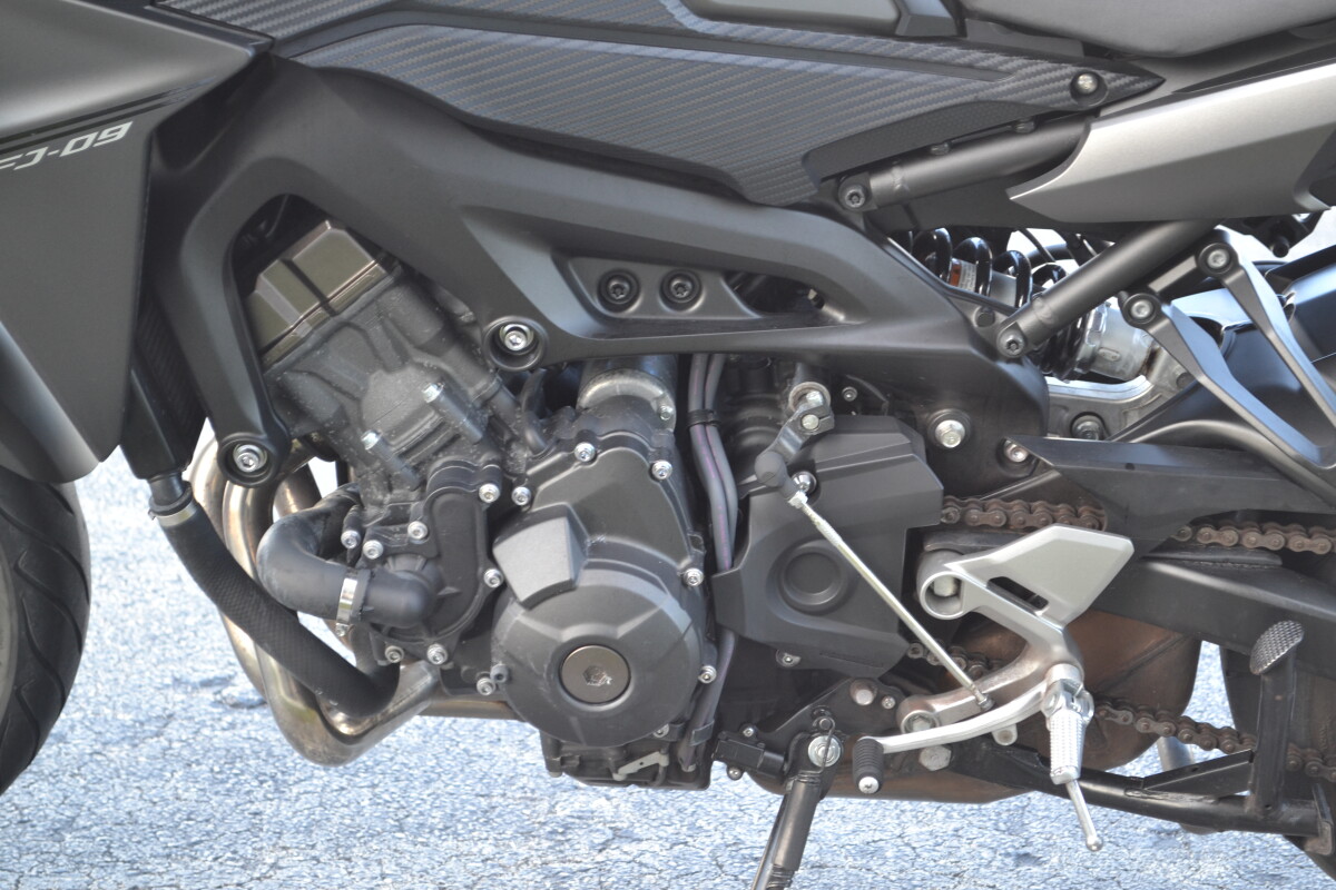 2015 Yamaha FJ-09 ABS - Photo 10