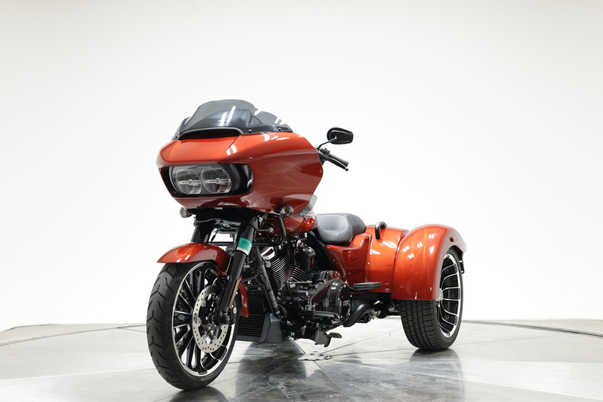 2025 Harley-Davidson FLTRT Road Glide 3 in Whiskey Firestorm with 10 miles - Photo 6