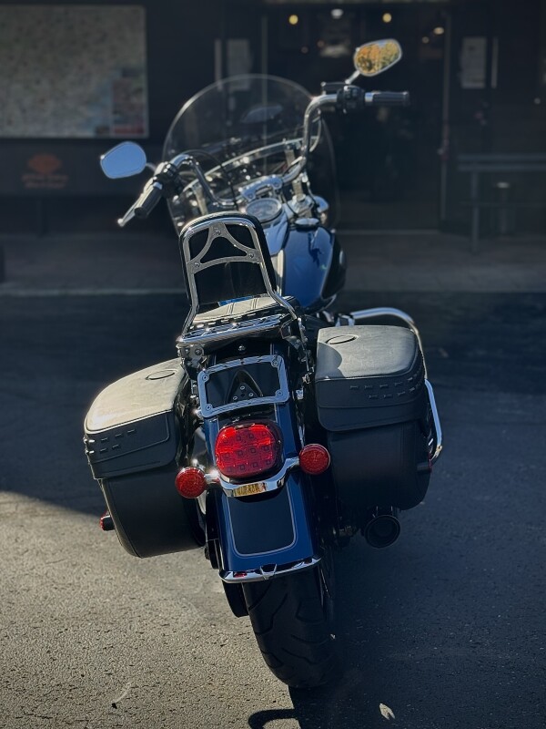 2022 Harley-Davidson Heritage Classic 114 Reef Blue/Vivid Black (Black Finish w/Cast Wheels) - Photo 4