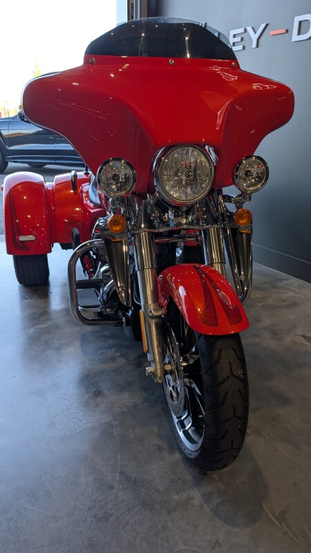 PENDING SALE 2017 Harley-Davidson Freewheeler Custom Colour Laguna Orange - Photo 9