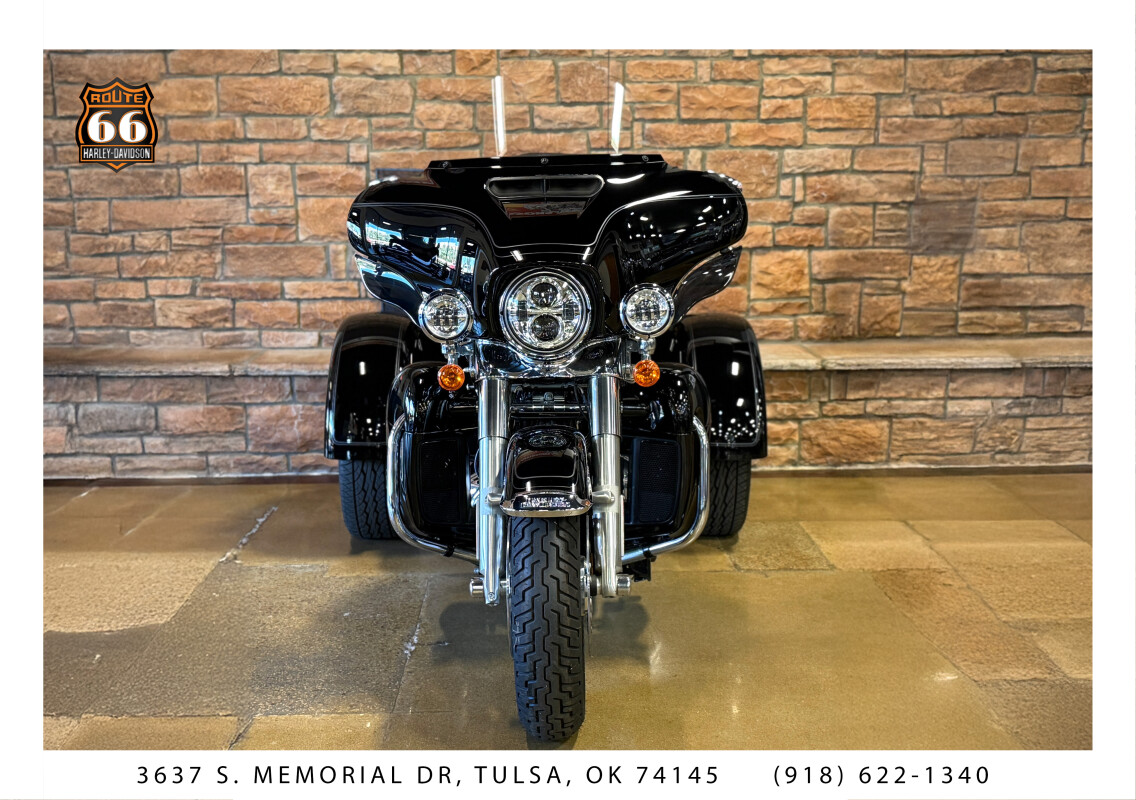 2023 Harley-Davidson Tri Glide Ultra Black - Photo 2