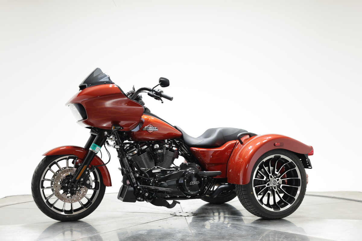 2025 Harley-Davidson FLTRT Road Glide 3 in Whiskey Firestorm with 10 miles - Photo 8