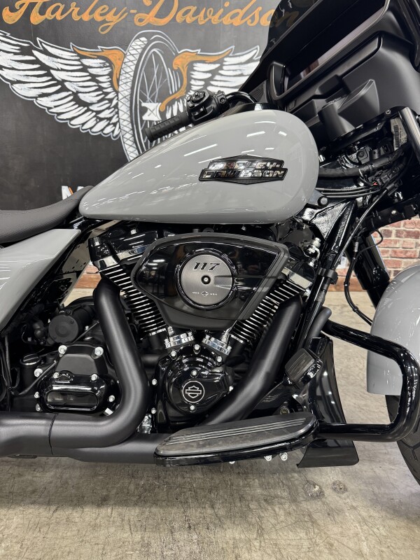 2025 Harley-Davidson Street Glide FLHX - Photo 2