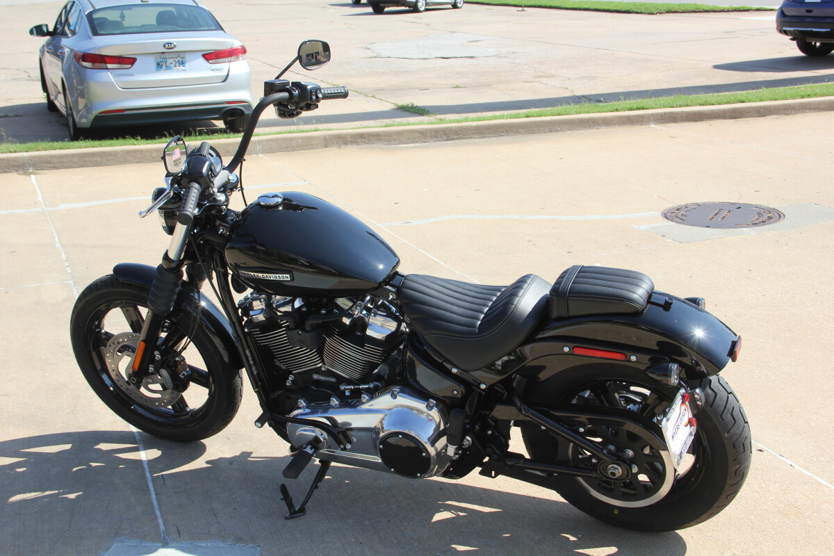 2025 Harley-Davidson Street Bob Vivid Black w/Cast Wheels - Photo 7