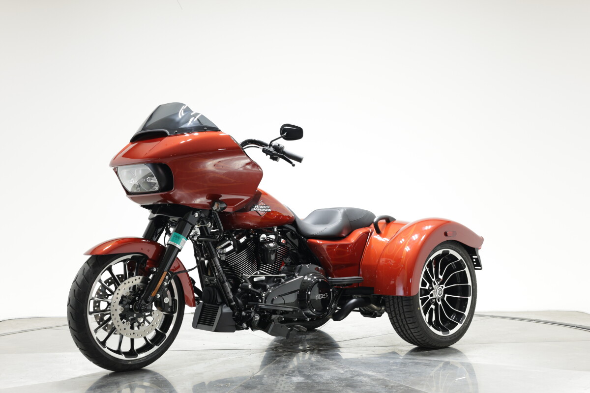 2025 Harley-Davidson FLTRT Road Glide 3 in Whiskey Firestorm with 10 miles - Photo 7