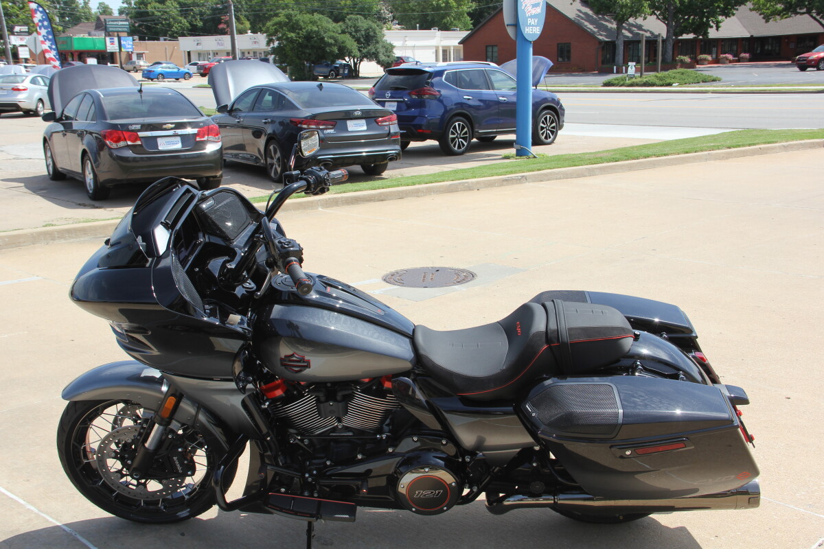 2025 Harley-Davidson CVO Road Glide Raven Fade - Photo 3