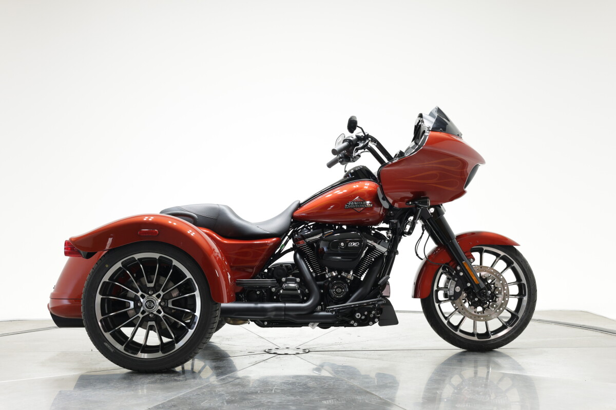 2025 Harley-Davidson FLTRT Road Glide 3 in Whiskey Firestorm with 10 miles