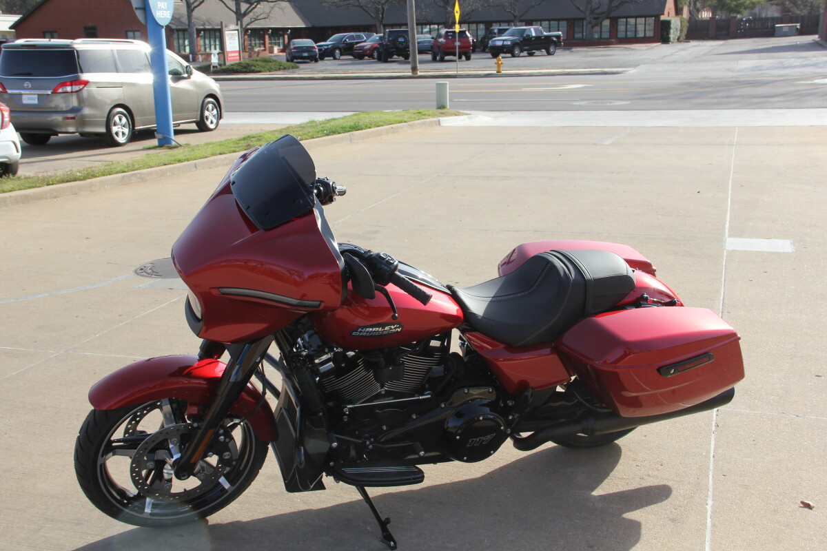 2025 Harley-Davidson Street Glide Brilliant Red - Black Finish - Photo 6