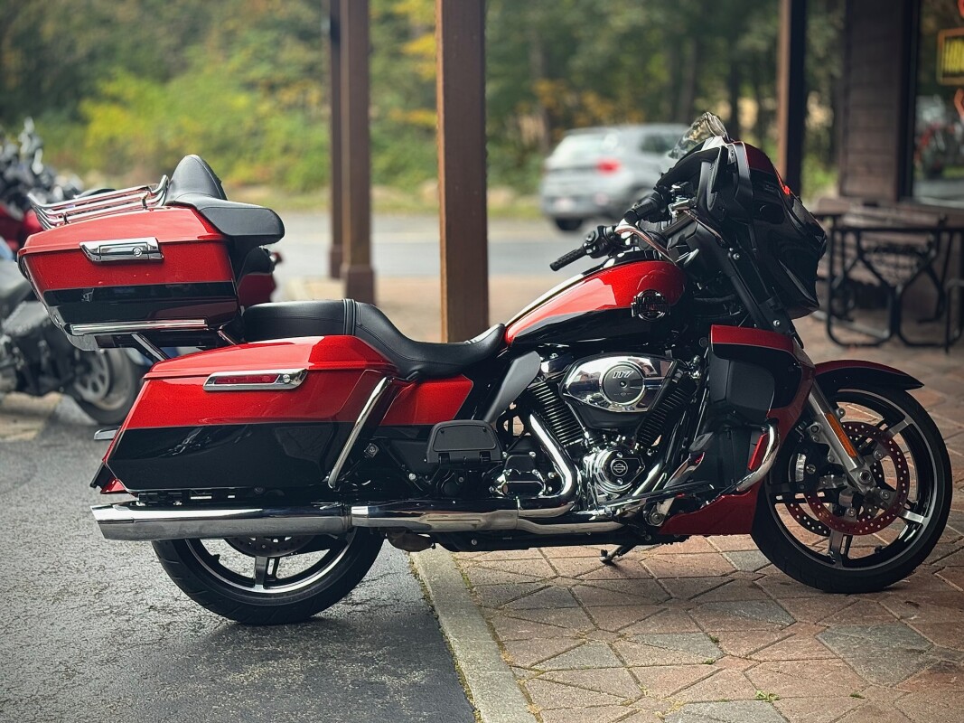 2025 Harley-Davidson Street Glide Ultra Whiskey Fire / Vivid Black
