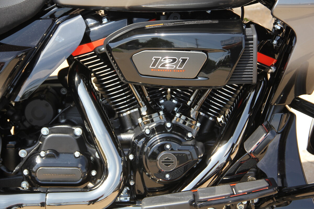 2025 Harley-Davidson CVO Road Glide Raven Fade - Photo 10