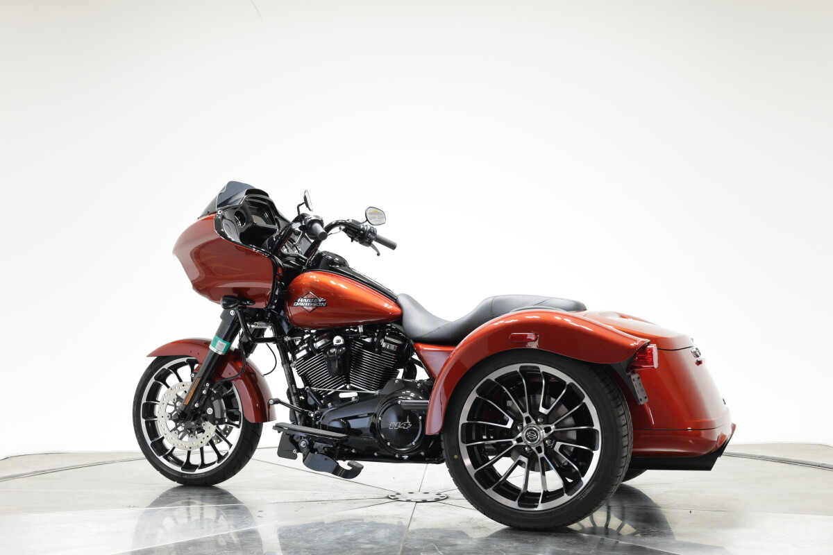 2025 Harley-Davidson FLTRT Road Glide 3 in Whiskey Firestorm with 10 miles - Photo 10