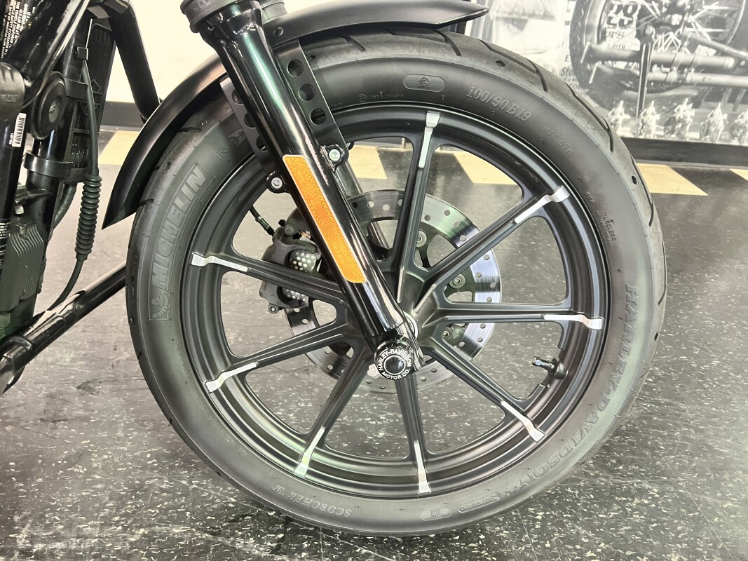 2018 Harley-Davidson Iron 883 Black Denim XL883N - Photo 3
