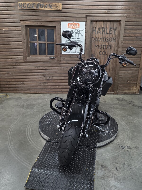 2025 Harley-Davidson Road King Special – Blacked-Out Touring - Photo 7