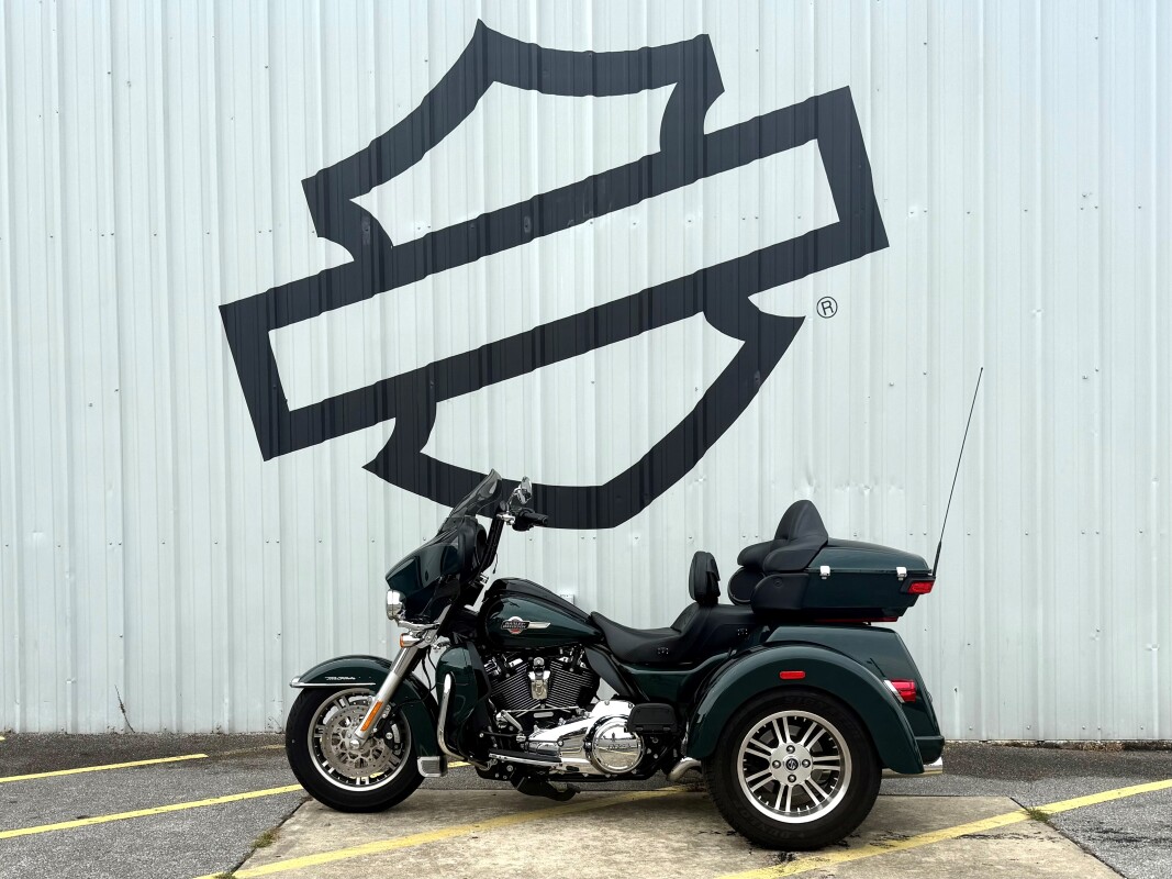 2024 Harley-Davidson Tri Glide Ultra Alpine Green / Vivid Black - Photo 3