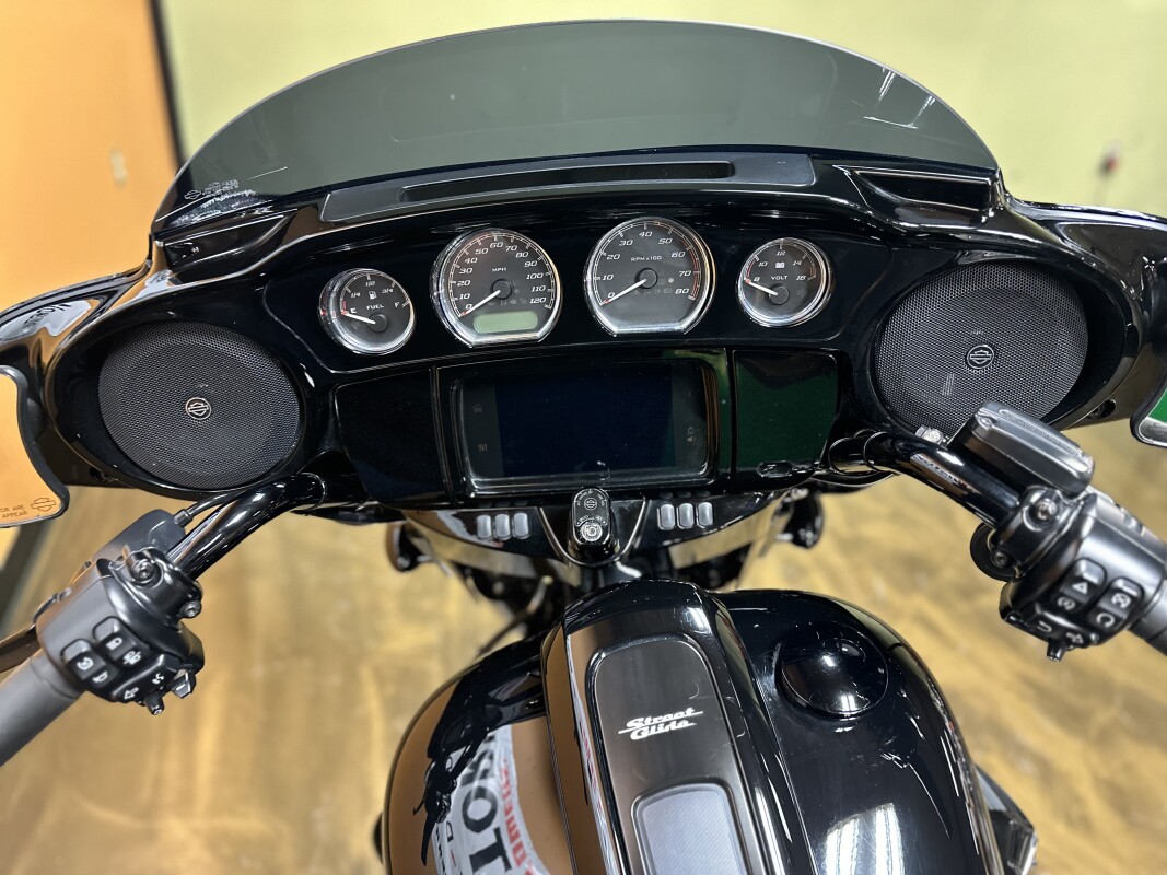 FLHXST 2022 Street Glide ST - Photo 10