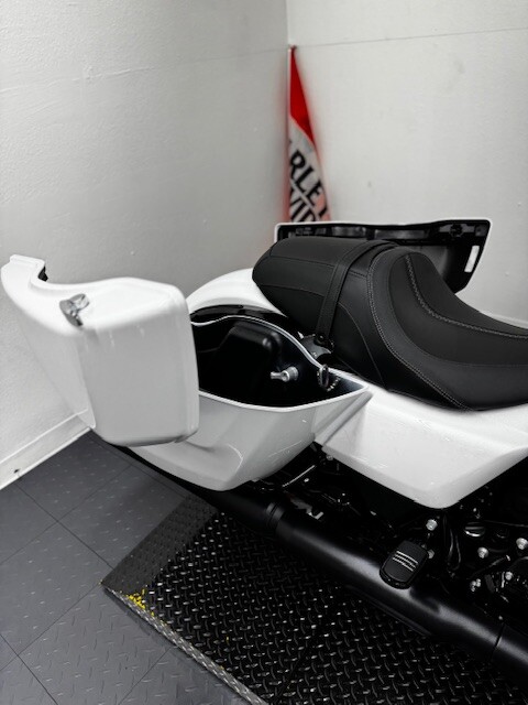 FLTRX 2025 Road Glide - Photo 6