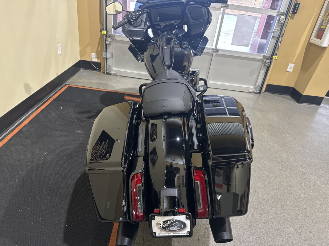 2025 Harley-Davidson Road Glide Vivid Black - Photo 2