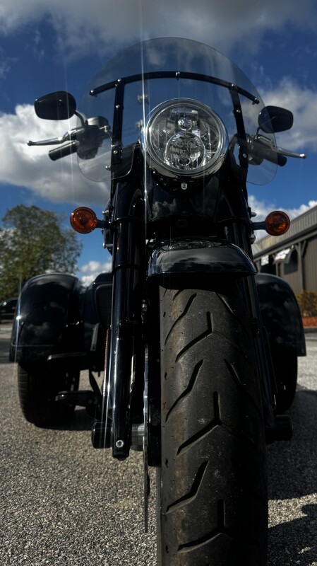 2024 Harley-Davidson Freewheeler FLRT VIVID BLACK W/ PINSTRIPE - Photo 5