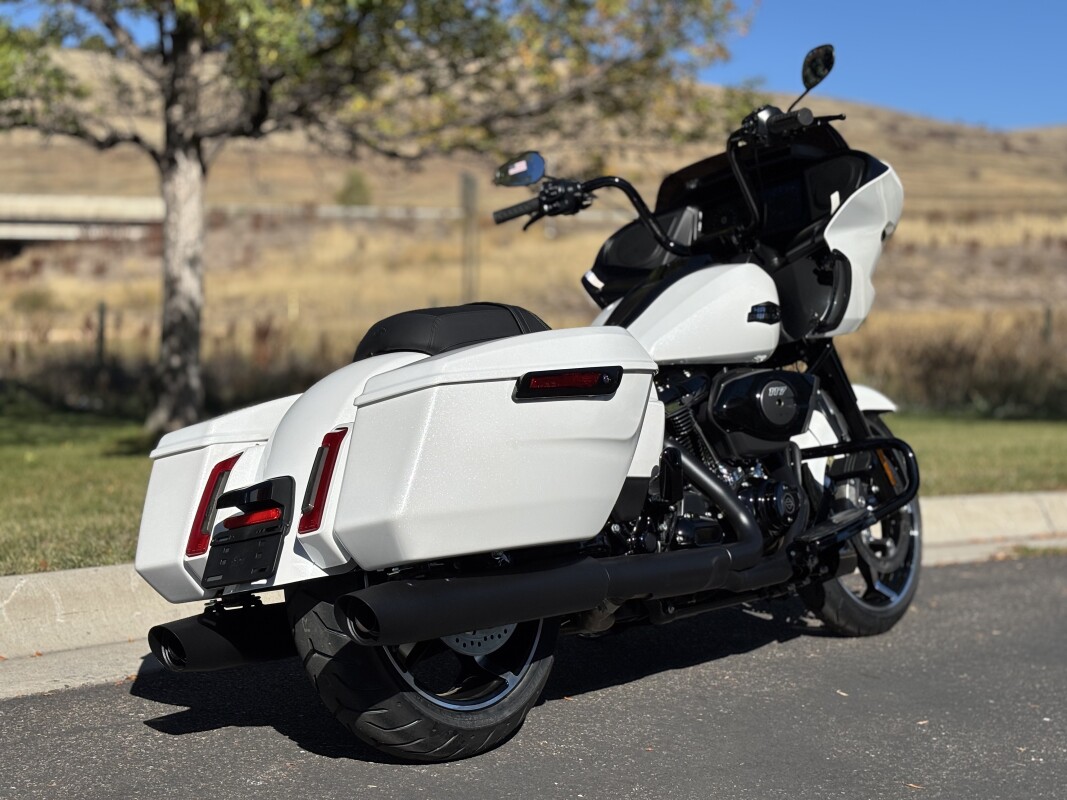 2025 Harley-Davidson Road Glide White Onyx Pearl - Black Finish - Photo 3