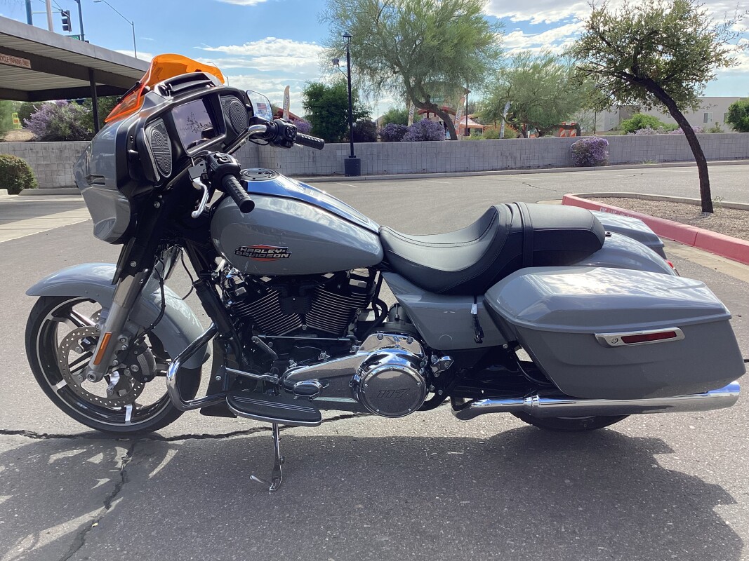 FLHX 2025 Street Glide - Photo 4