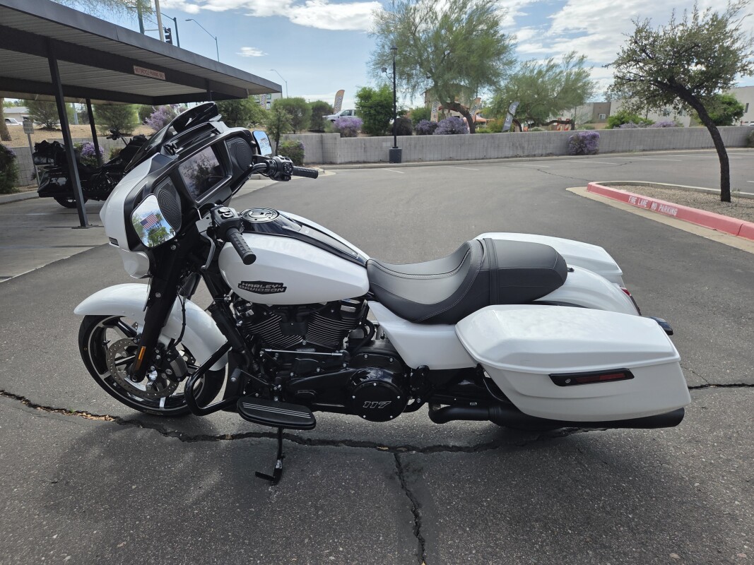 FLHX 2025 Street Glide - Photo 4