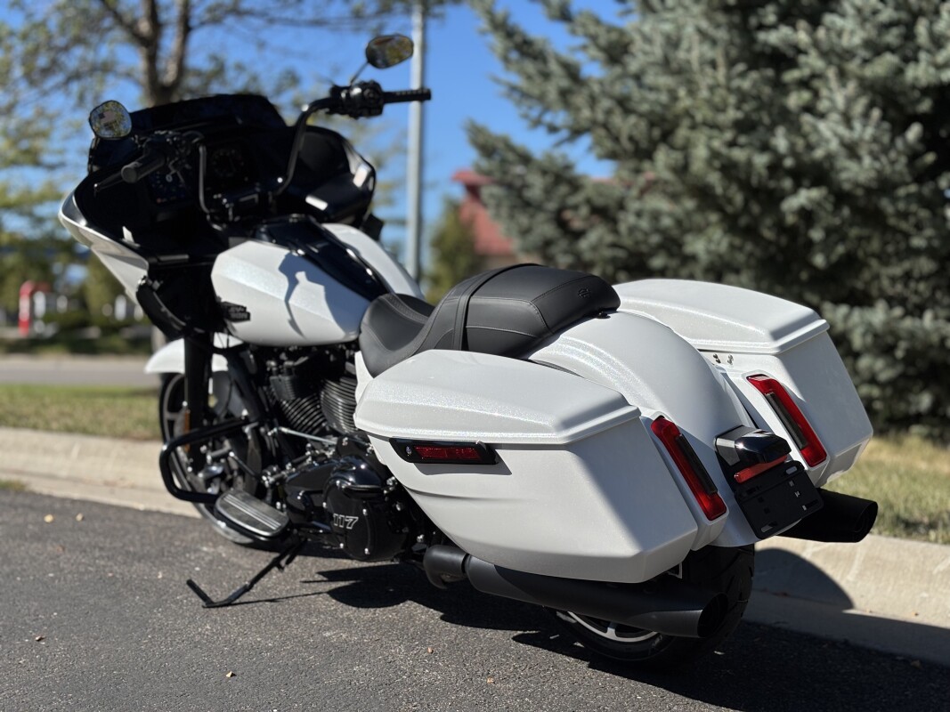 2025 Harley-Davidson Road Glide White Onyx Pearl - Black Finish - Photo 6