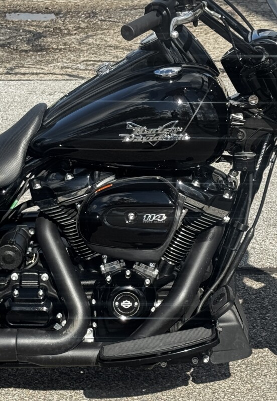 2024 Harley-Davidson Freewheeler FLRT VIVID BLACK W/ PINSTRIPE - Photo 6