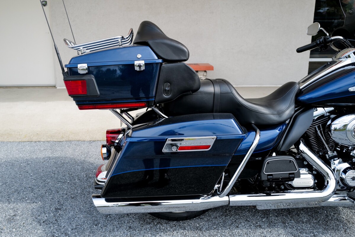 2012 Harley-Davidson Electra Glide Ultra Limited FLHTK Big Blue Pearl/Vivid Black - Photo 4