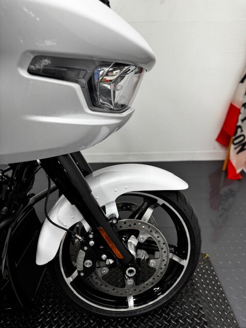 FLTRX 2025 Road Glide - Photo 3