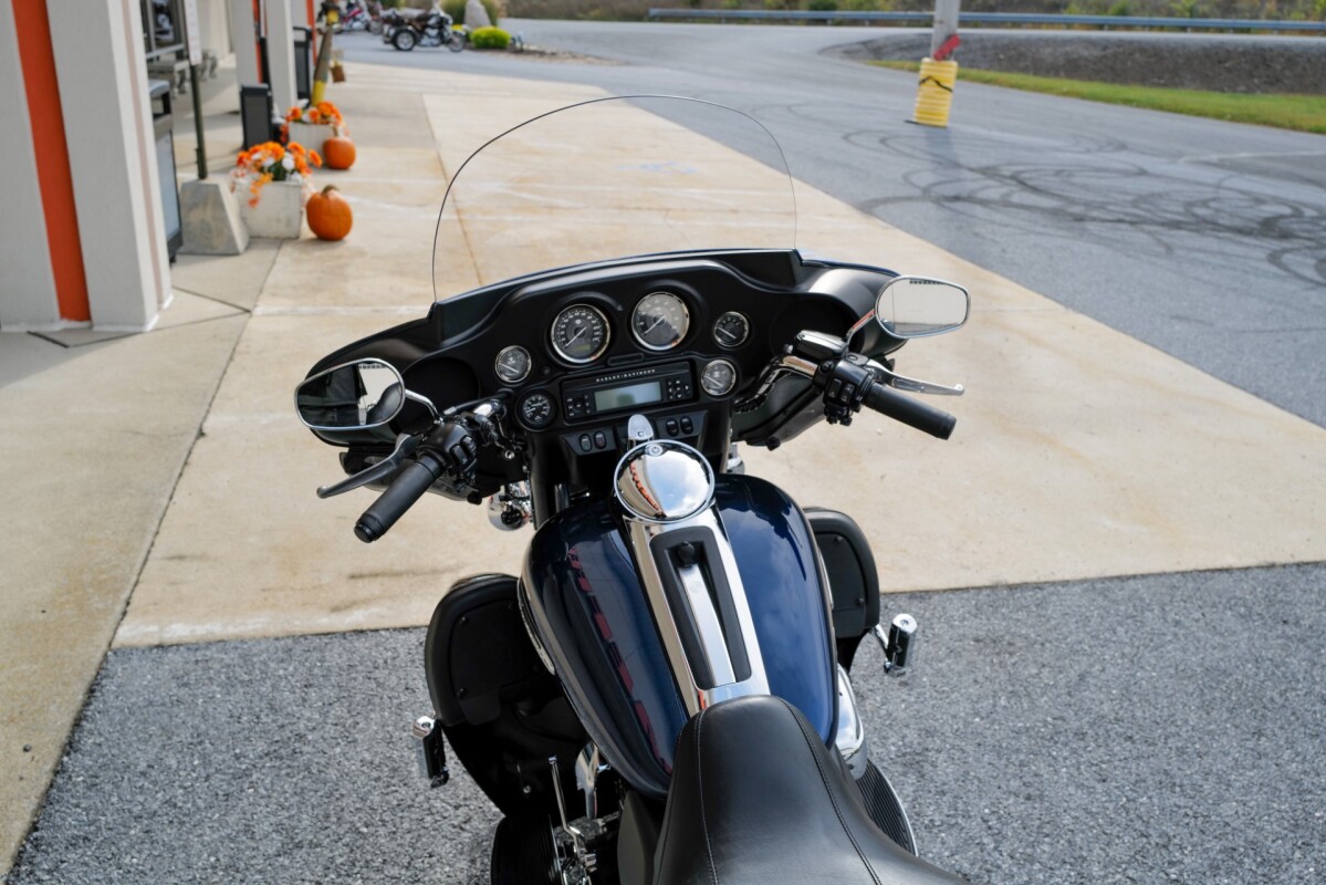 2012 Harley-Davidson Electra Glide Ultra Limited FLHTK Big Blue Pearl/Vivid Black - Photo 6