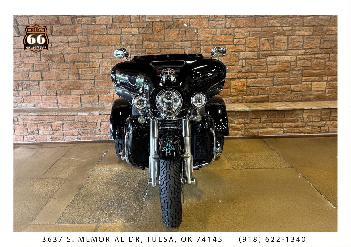 2019 Harley-Davidson Tri Glide Ultra Vivid Black - Photo 2
