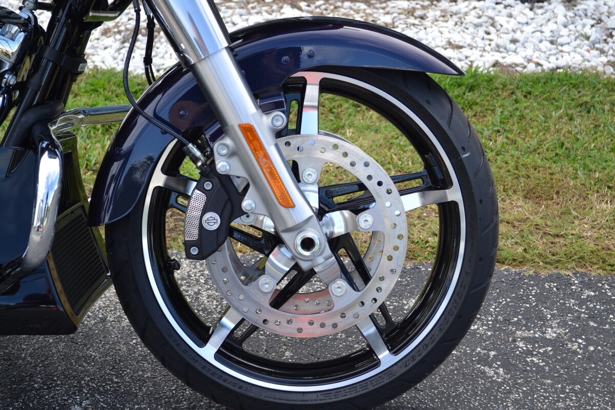 FLTRX 2025 Road Glide - Photo 2