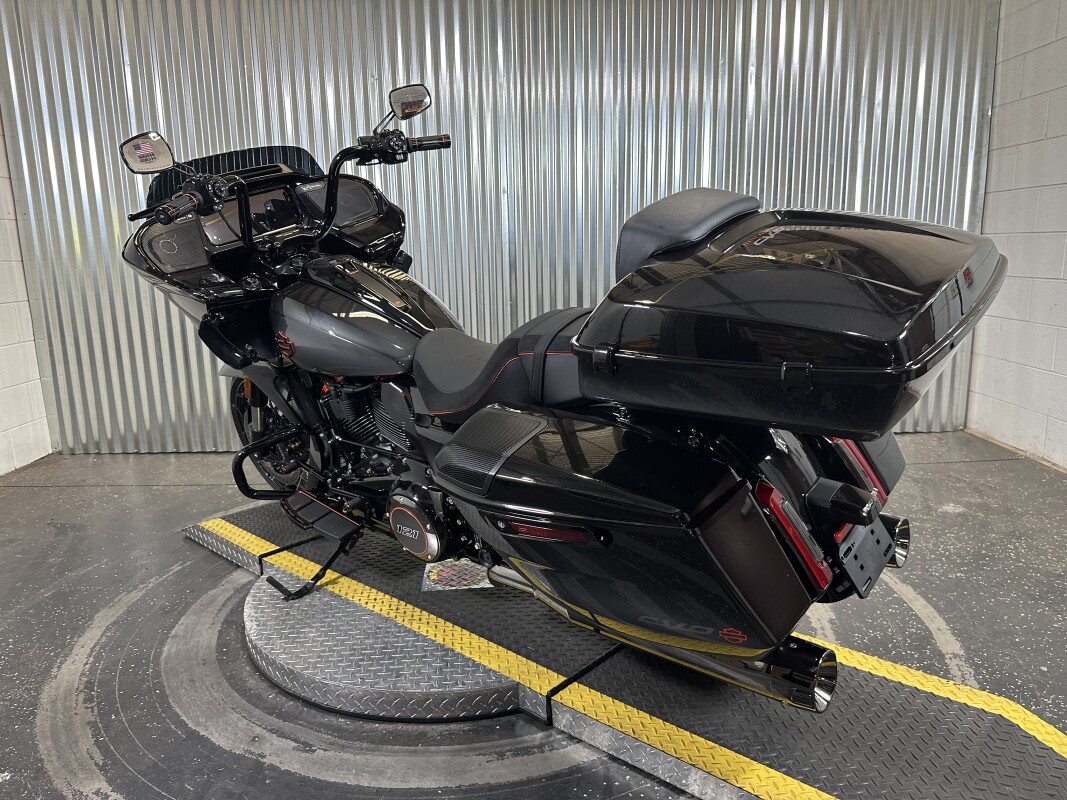 2025 Harley-Davidson CVO Road Glide Raven Fade - Photo 6