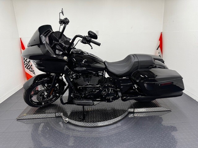 FLTRX 2025 Road Glide - Photo 2