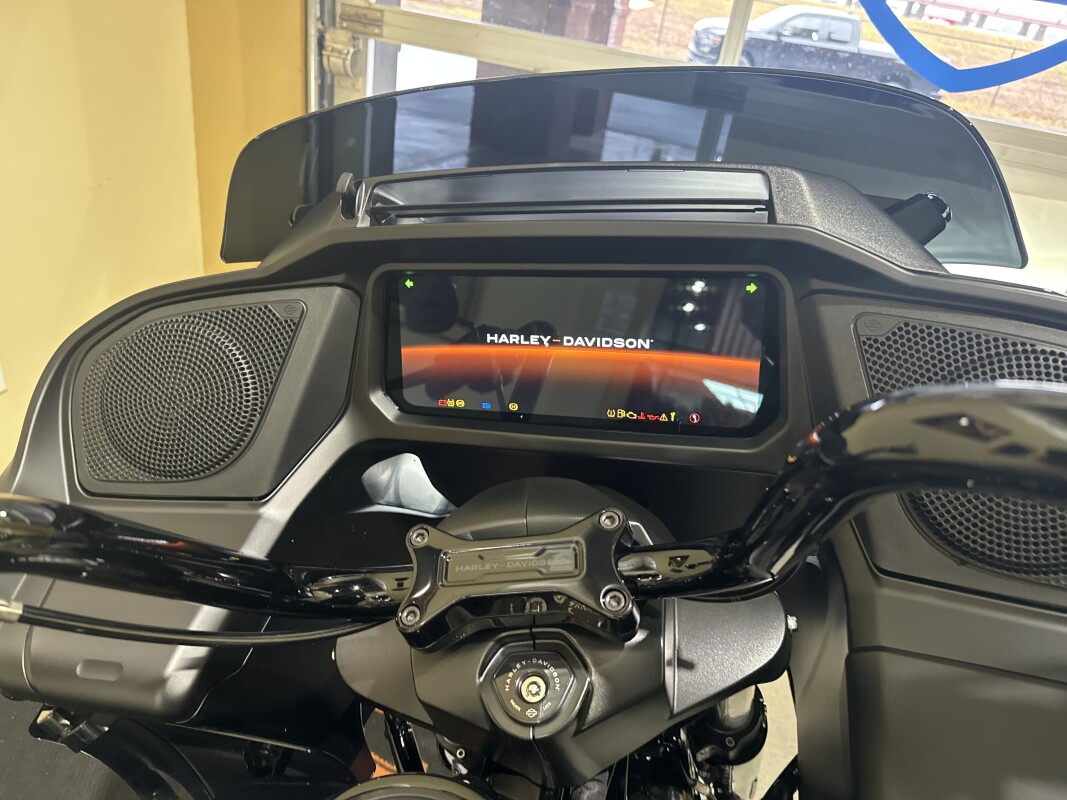 2025 Harley-Davidson Road Glide Vivid Black - Photo 4