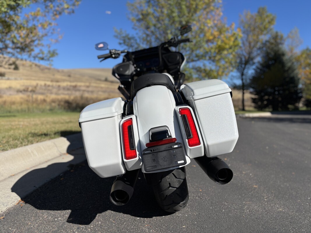 2025 Harley-Davidson Road Glide White Onyx Pearl - Black Finish - Photo 8