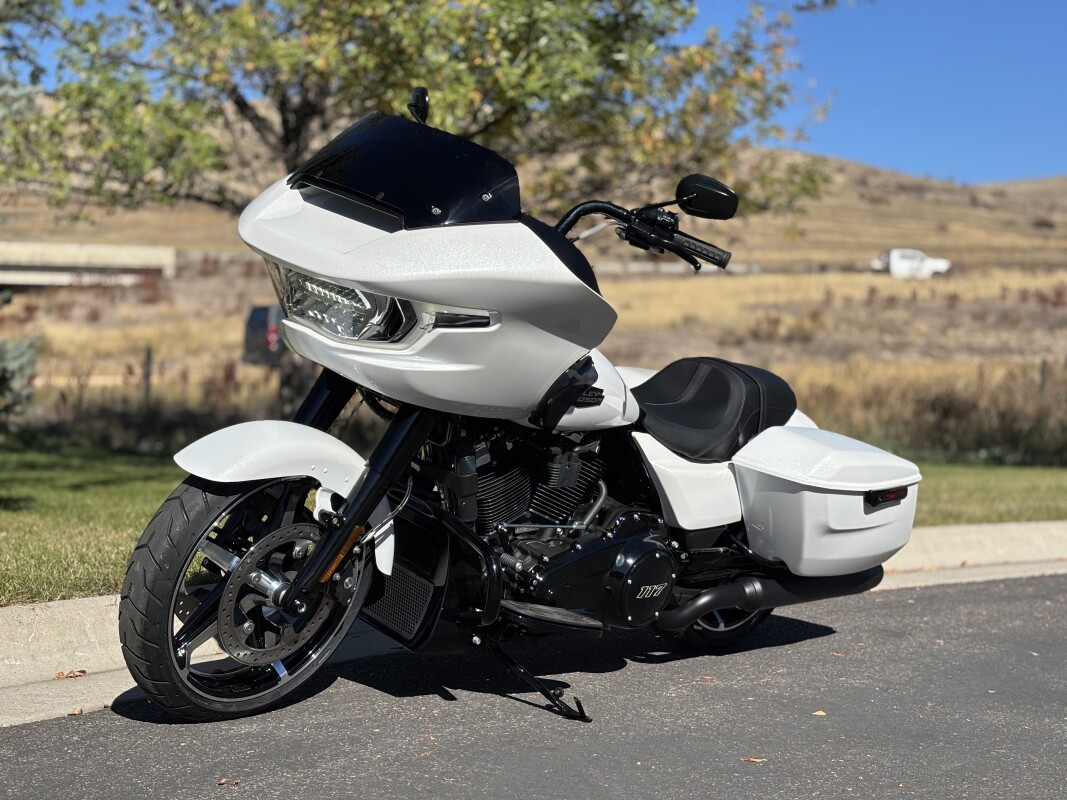 2025 Harley-Davidson Road Glide White Onyx Pearl - Black Finish - Photo 5