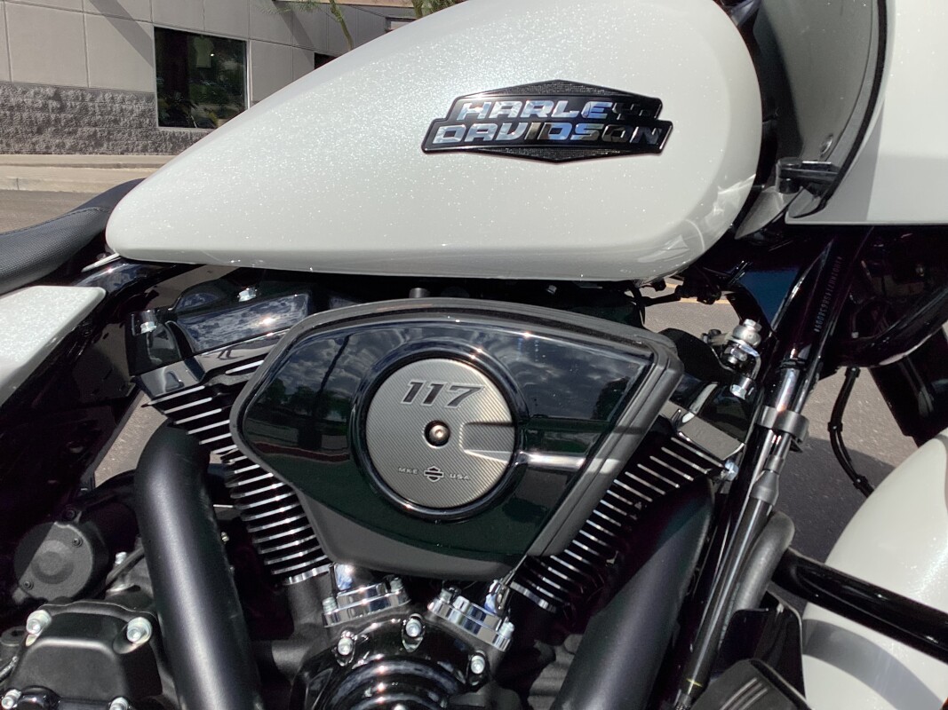FLTRX 2025 Road Glide - Photo 2