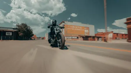 The 2025 Harley-Davidson® Breakout® Matches the Fast Pace of City Life in Charlotte