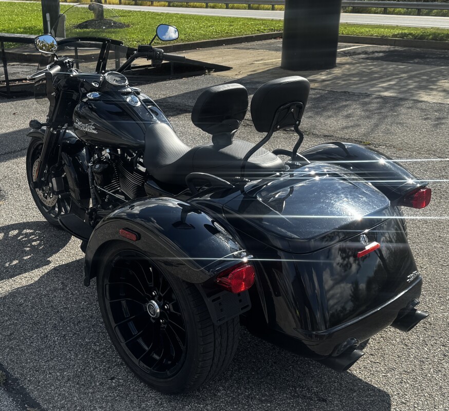 2024 Harley-Davidson Freewheeler FLRT VIVID BLACK W/ PINSTRIPE - Photo 10