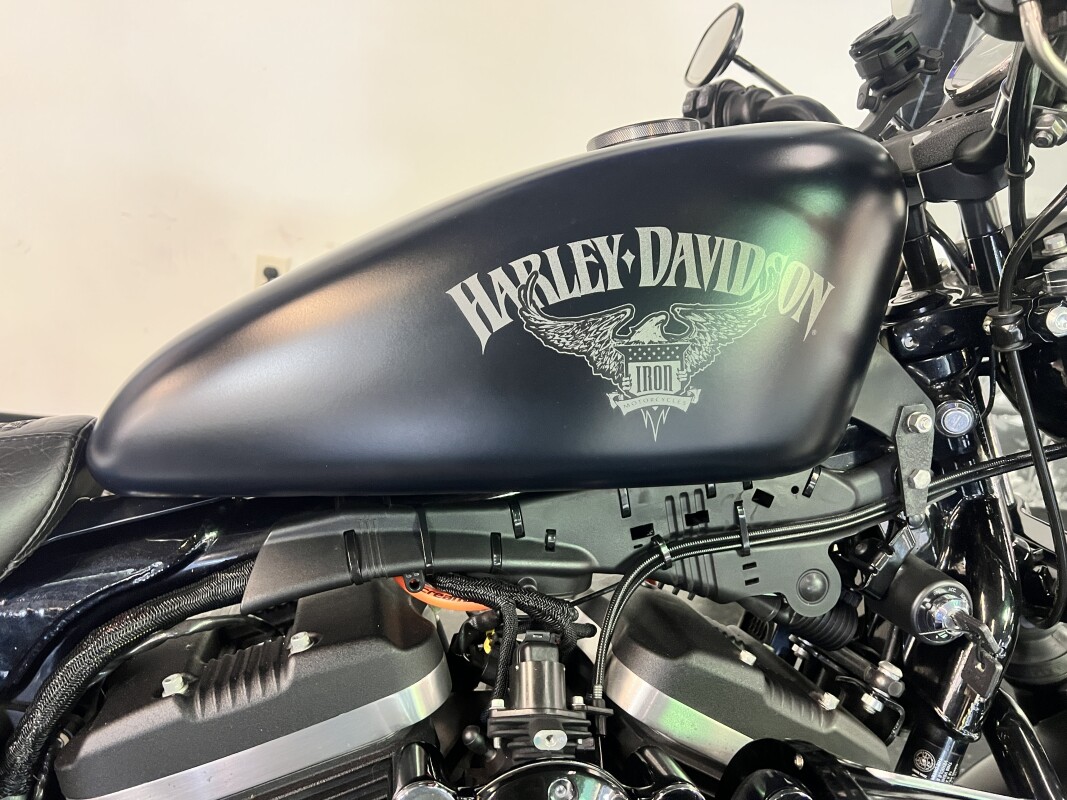 2018 Harley-Davidson Iron 883 Black Denim XL883N - Photo 2