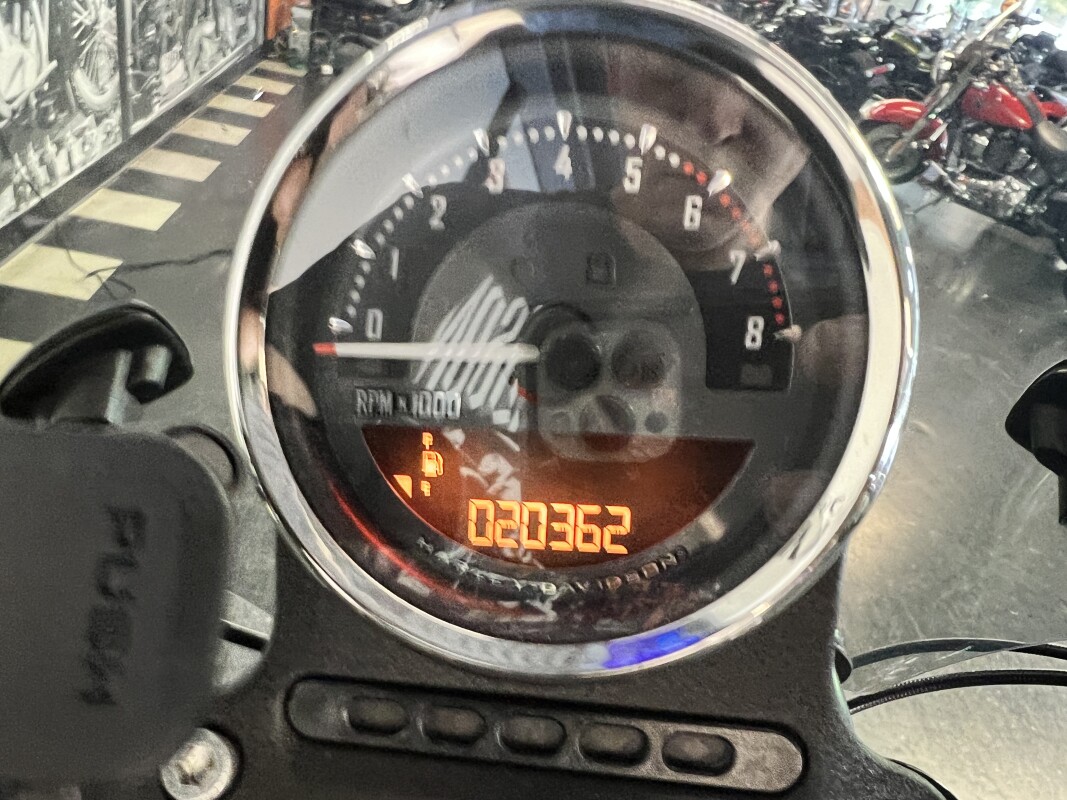 2018 Harley-Davidson Iron 883 Black Denim XL883N - Photo 6