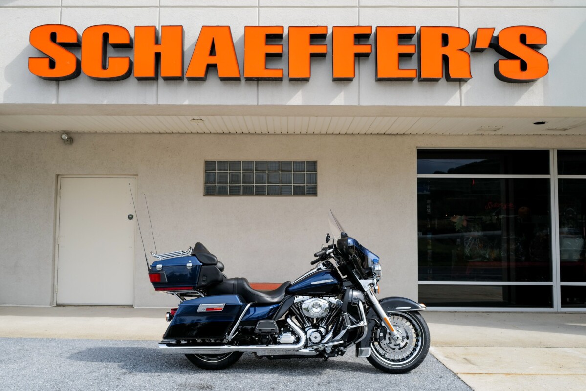 2012 Harley-Davidson Electra Glide Ultra Limited FLHTK Big Blue Pearl/Vivid Black