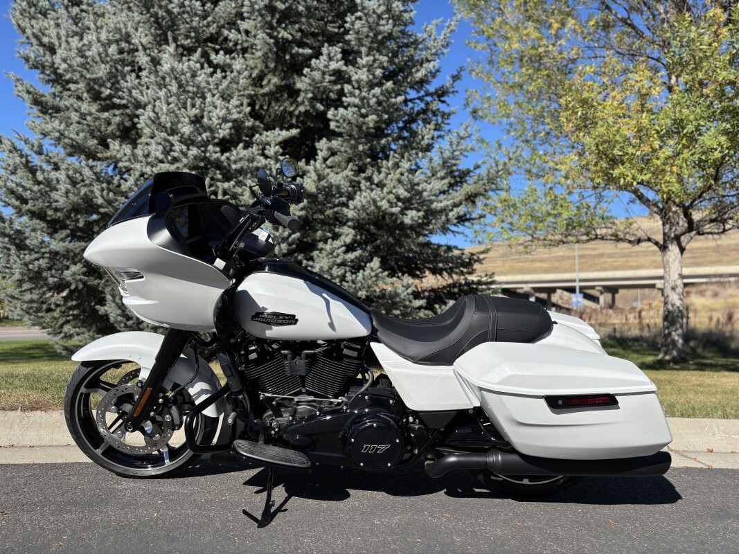 2025 Harley-Davidson Road Glide White Onyx Pearl - Black Finish - Photo 4
