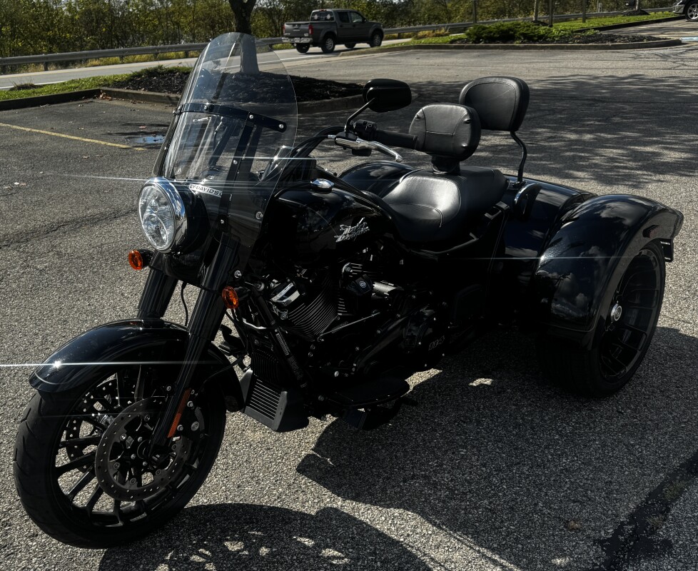 2024 Harley-Davidson Freewheeler FLRT VIVID BLACK W/ PINSTRIPE - Photo 9