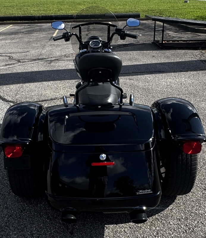 2024 Harley-Davidson Freewheeler FLRT VIVID BLACK W/ PINSTRIPE - Photo 4