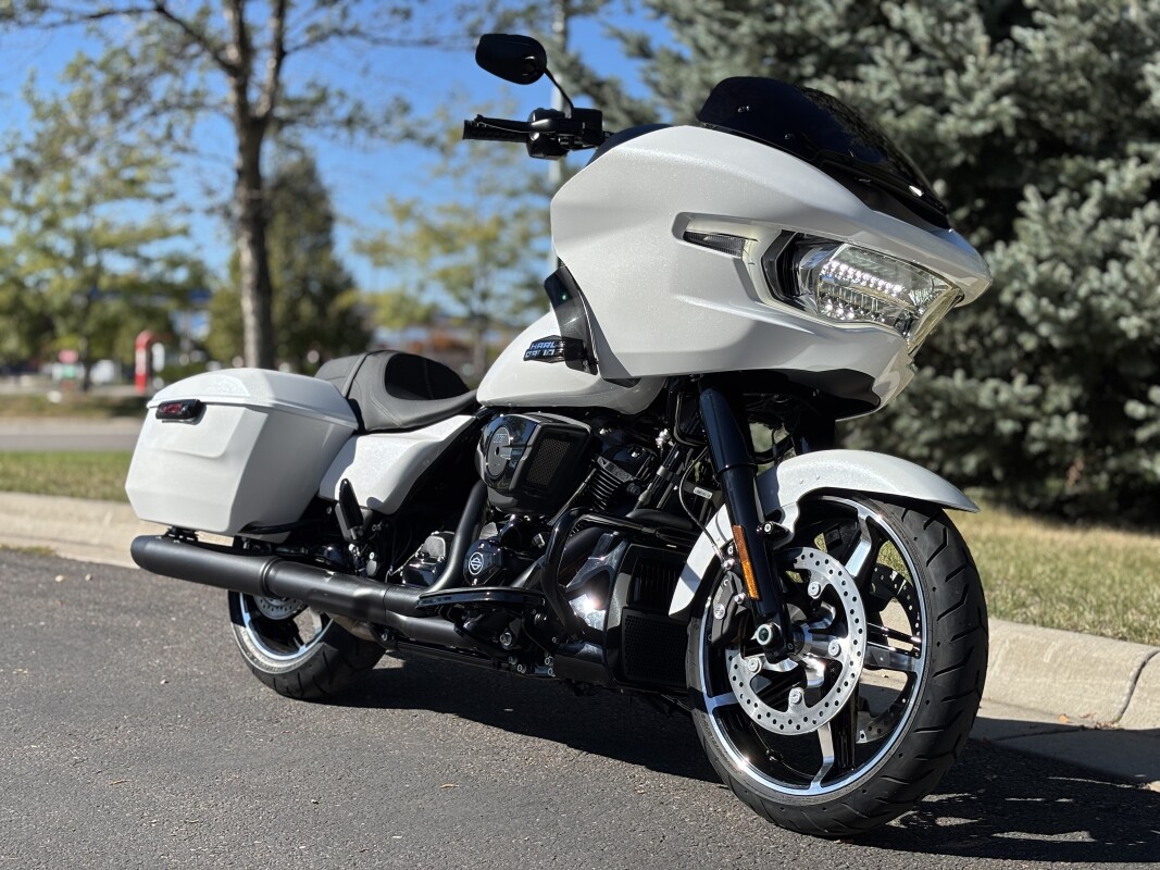 2025 Harley-Davidson Road Glide White Onyx Pearl - Black Finish - Photo 2