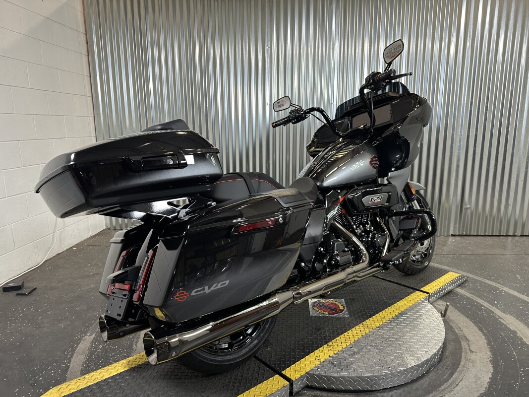 2025 Harley-Davidson CVO Road Glide Raven Fade - Photo 8