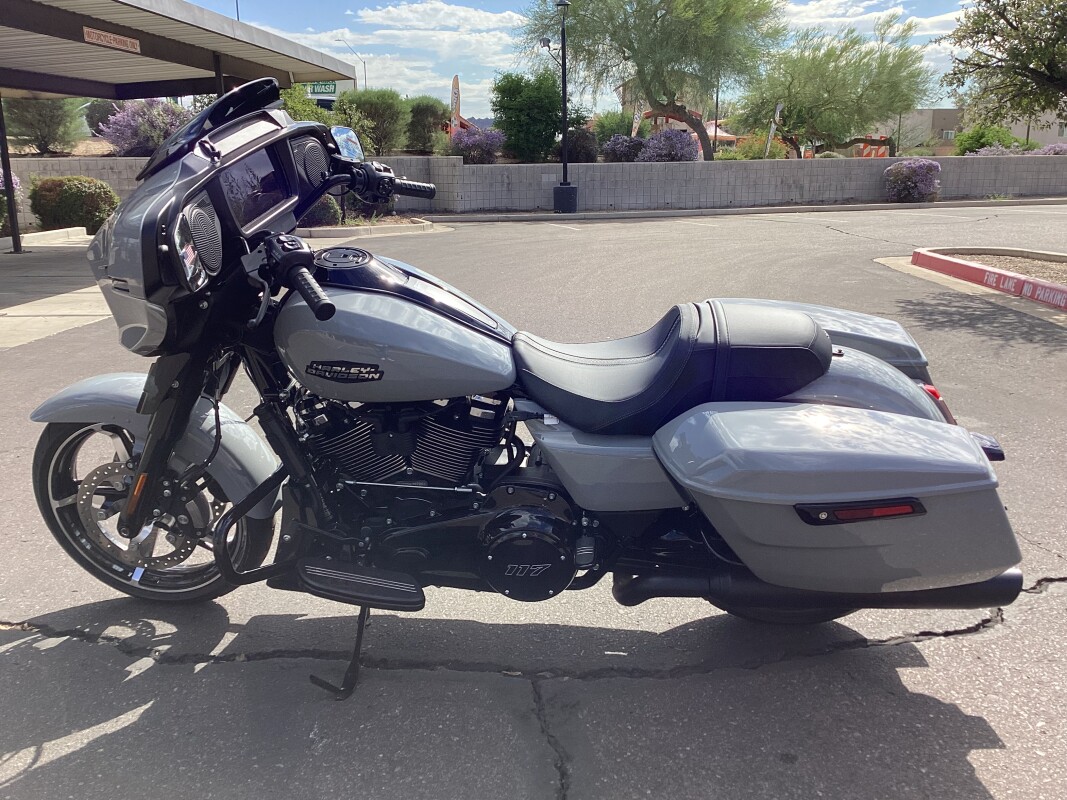 FLHX 2025 Street Glide - Photo 4